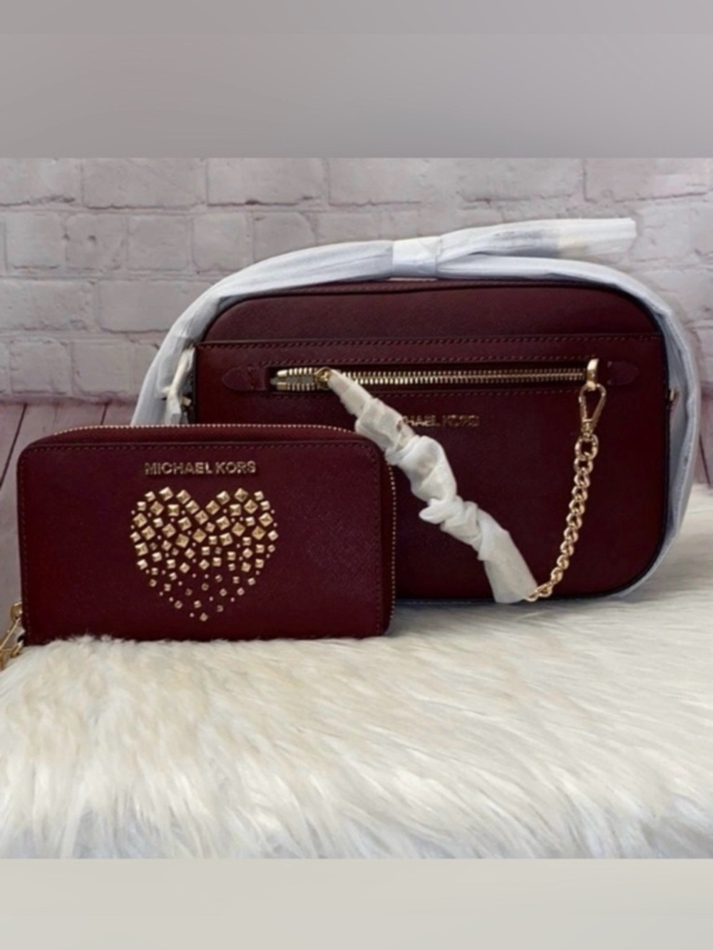 Michael Kors JET SET ITEM Xbody/GIFTABLES Wallet 2 pc Set